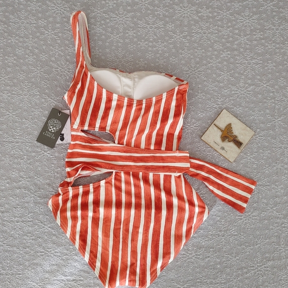 Vince Camuto New Women's swimsuit - Picture 4 of 7